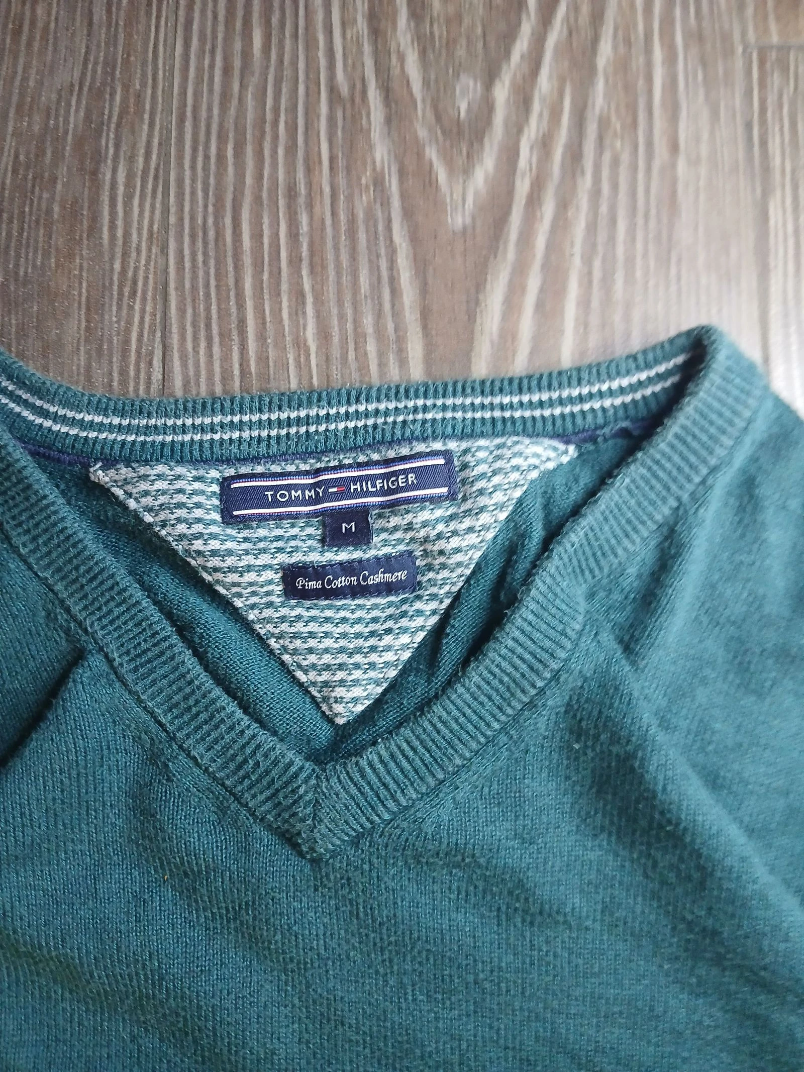 Pull Tommy Hilfiger en soie et coton cachemire vert col V taille M style Old Money – photo 6